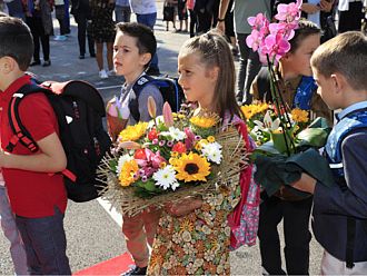 Първият училищен звънец: 72 000 ученици влизат в класната стая