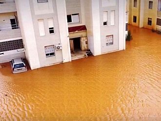 ООН: Стотици хиляди хора са засегнати от бедствието в Либия