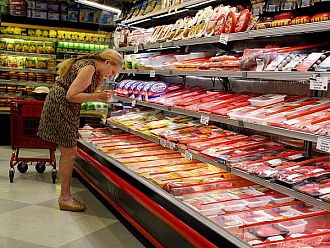 Заради инфлацията в Хърватия: Наложиха таван на цените на основни стоки