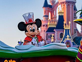 Вместо в Европейския парламент: Объркан влак закара евродепутати до Дисниленд в Париж