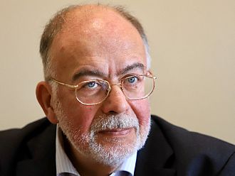 Кольо Колев за сглобката: Мишоците тичат в колелото, за да хванат сиренце. Движение, пораждащо мазни борби