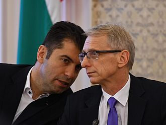 Доц. Буруджиева: ПП си играят със ситуацията. Денков е функция на Кирил Петков