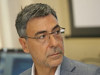 На Даниел Вълчев отпадането на студентските такси му прилича на хрумване, и то грозно