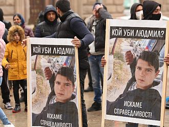 Протестираха пред Министерски съвет заради загиналото от токов удар момче