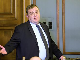 Каракачанов демонстрира самочувствие преди изборите