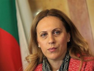 Марияна Николова: Започна ваксинацията на членовете на изборните комисии