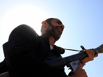 Товарен кораб е ударен от ракета югоизточно от Йемен