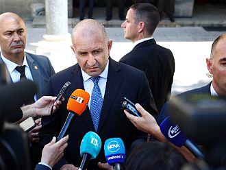 Румен Радев: Не се меся във вътрешните дела на нито една политическа партия