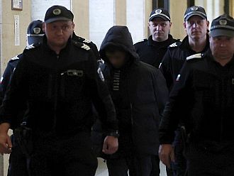 Тройно убийство, убито дете в мол, друго - наръгано в училище и пребит с чук прокурор