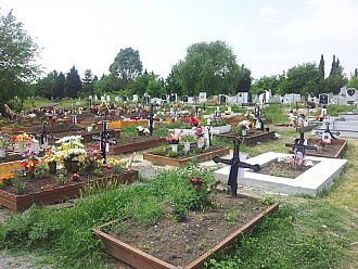 Ямболски кмет затвори пътя към местното гробище