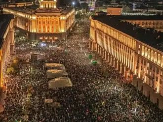Властта под натиска на протестите