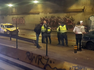 Такси се блъсна в стената на тунела под НДК