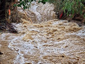 Преливат реки в Смолянско, има наводнени къщи