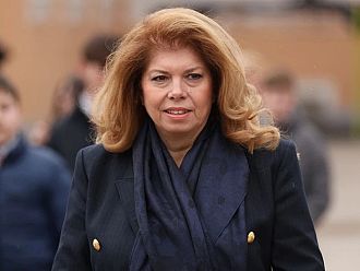 Йотова призова Гюров да поиска оставката на ключов министър