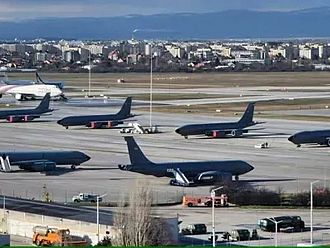 Затварят софийското летище, ще летят само военните самолети