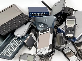 Край на евтините мобилни телефони и компютри