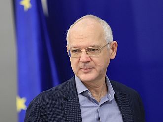 Заради постоянните избори държавата работи с 1/8 от капацитета си