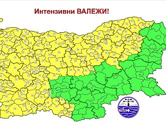 Пак жълт код за валежи и бури в голяма част от страната