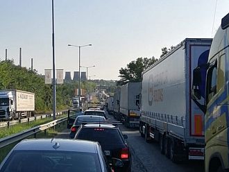 Спират в петък и неделя тежките камиони по АМ