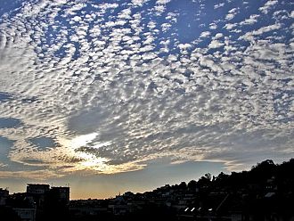 В сряда - до 36°, но с валежи и гръмотевици