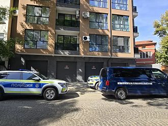 14-годишният, обвинен в убийството на майка си, остава в ареста