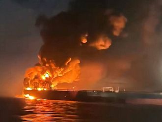 Още един кораб гори в Черно море, този път край Румъния