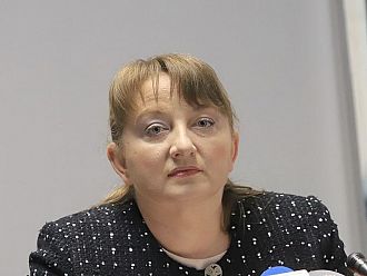 Деница Сачева: Нe задържаме доставени ваксини