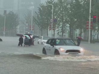 Мащабни наводнения в Китай взеха най-малко 12 жертви