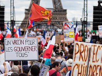 Протести против ваксините срещу коронавирус в Париж