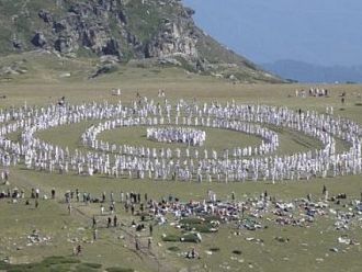 Ограничения срещу Covid-19 и в лагера на Бялото братство