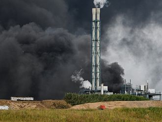 Ранени и изчезнали след мощна експлозия в химически завод в Леверкузен