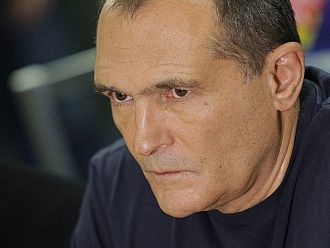 Васил Божков плаче и плаши медиите