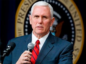 Камарата на представителите призова Майк Пенс да отстрани Тръмп от президентския пост