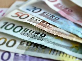 Еврото навлиза в България от 1 януари 2024г.