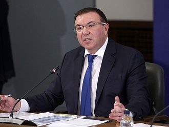 Министър Ангелов: Вече 60 000 са записаните за ваксиниране