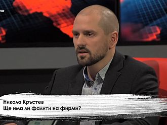 Слави опита да извади от листата човека от
