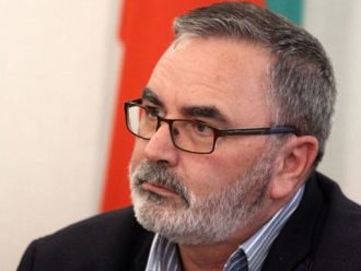 Доц. Кунчев: Засега няма да спираме васкината на АстраЗенека