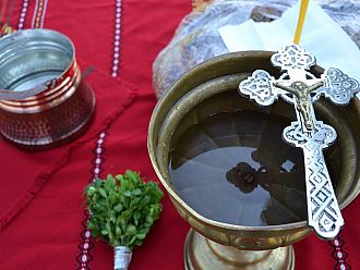 Днес е Кръстовден - Въздвижение на Светия Кръст