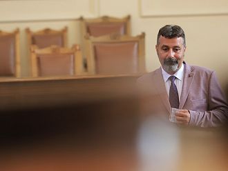 Филип Станев за Дончева: Медуза, която се е разпаднала от собствената си отрова