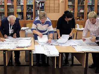 Приключи тридневното гласуване в Русия, управляващата партия води убедително