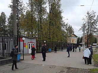 Нападател уби осем души в университет в Русия