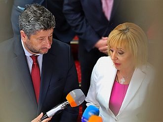Мая Манолова предлага предизборно споразумение на ИБГНИ, ДБ и „Продължаваме промяната“