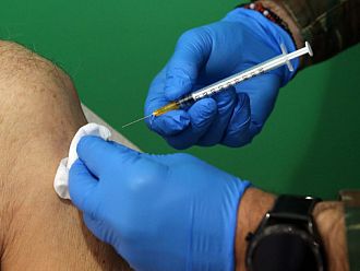 Румъния започва прилагането на трета доза за всички ваксинирани 