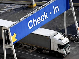 Лондон разработва планове за временни визи за шофьори