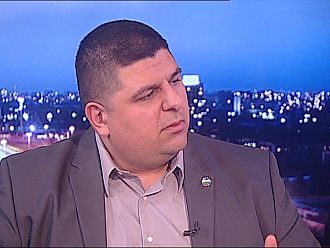 Мирчев, погледнете си листите!