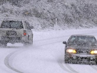  АПИ: Сняг при Троянския проход и Петрохан, шофьорите да карат внимателно