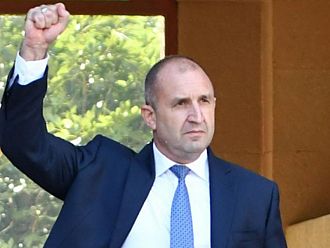 Съвипускник на президента: Като курсант Радев се отличи като подмазвач и натегач