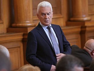 Волен Сидеров и Петър Москов подадоха документи за изборите