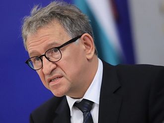 Кацаров: Смъртните случаи няма да намалеят. Вирусът протича по-тежко, малко са ваксинираните