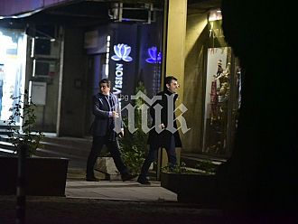 Дуото Петков/Василев се вмъкват по тъмно в централата на БСП 